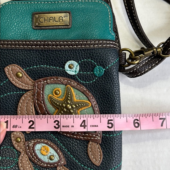 CHALA VEGAN GREEN/BLACK SEA TURTLES CONVERTIBLE POUCH CROSSBODY HANDBAG - Picture 14 of 16